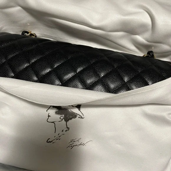 Authentic Chanel Timeless Classic Maxi DoubleFlap Caviar Leather w/Gold hardware - Picture 5 of 14